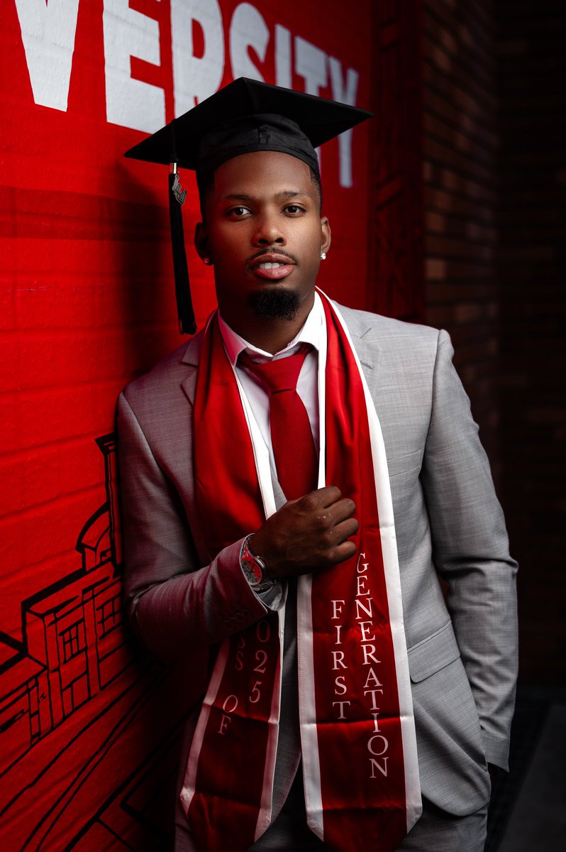 Damian1k_'s tweet photo. Thank You God🙏🏽 May 16th , 2PM 
#Collegegrad🎓 #BeatTheodds♾️ https://t.co/3E2Wg8U886