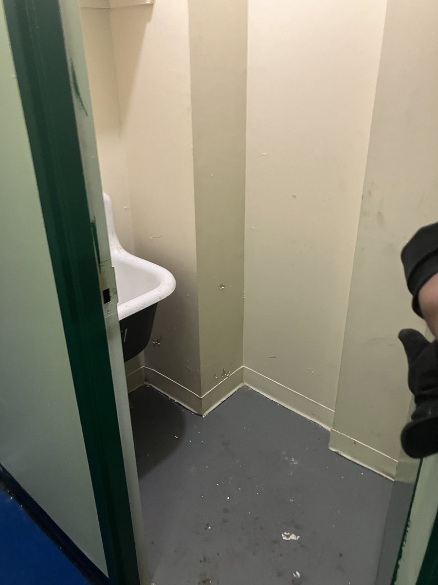 NYPDPSA1's tweet image. Our Q-Team successfully removed a homeless encampment within a utility closet in ODwyer Gardens @nycha in which they were alerted to from a 311 complaint. @NYPDCommAffairs @NYPDBklynSouth @NYPDHousing @NYPDnews @NYPDPC @NYPD1stDep @NYPDHBBk @NYPDChiefOfDept