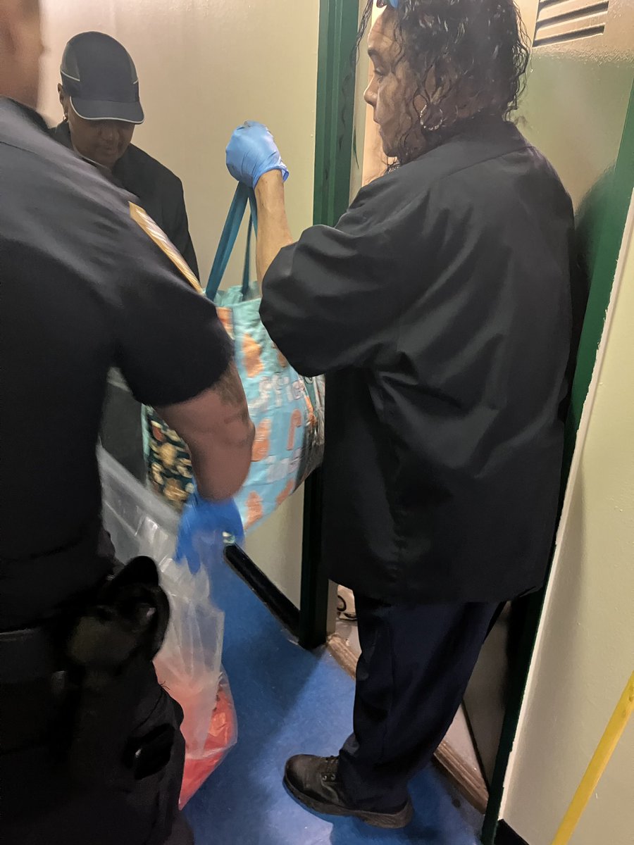 NYPDPSA1's tweet image. Our Q-Team successfully removed a homeless encampment within a utility closet in ODwyer Gardens @nycha in which they were alerted to from a 311 complaint. @NYPDCommAffairs @NYPDBklynSouth @NYPDHousing @NYPDnews @NYPDPC @NYPD1stDep @NYPDHBBk @NYPDChiefOfDept