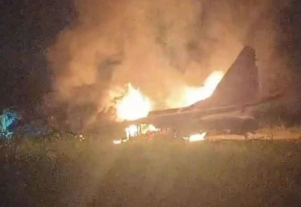ProfessorAk9's tweet photo. #pakistanwillrespond 
One Indian rafale down. India 🇮🇳 gonna be disappear from Map soon.
#PakistanZindabad #pakistanwillrespond https://t.co/39CScyU1d1