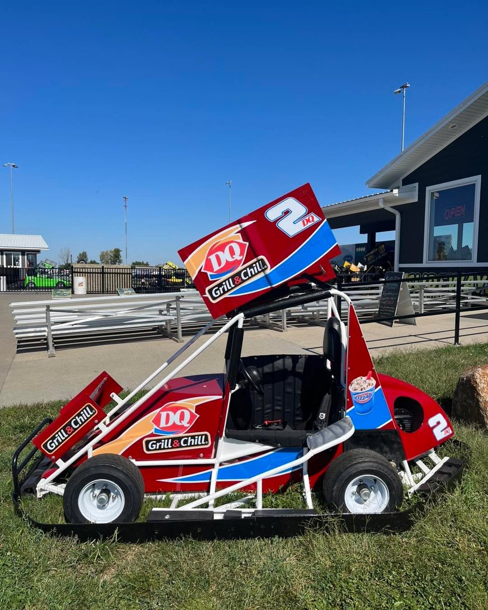 💡Sponsor Spotlight Sunday💡
This week’s featured kart: Dairy Queen🍦👑
Fast, smooth, and cool - just like a Blizzard!!
We’re proud to showcase businesses like DQ who keep the Slideways experience awesome!!
Next time you’re at the track, keep an eye out for this sweet ride!!👀👀