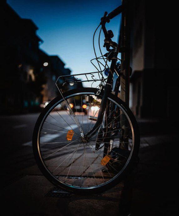 رُغم أننا نؤمن بأن العقل أكثر صواباً إلا انه يَصعُب علينا التخلي عن أشياء إختارتها قلوبنا