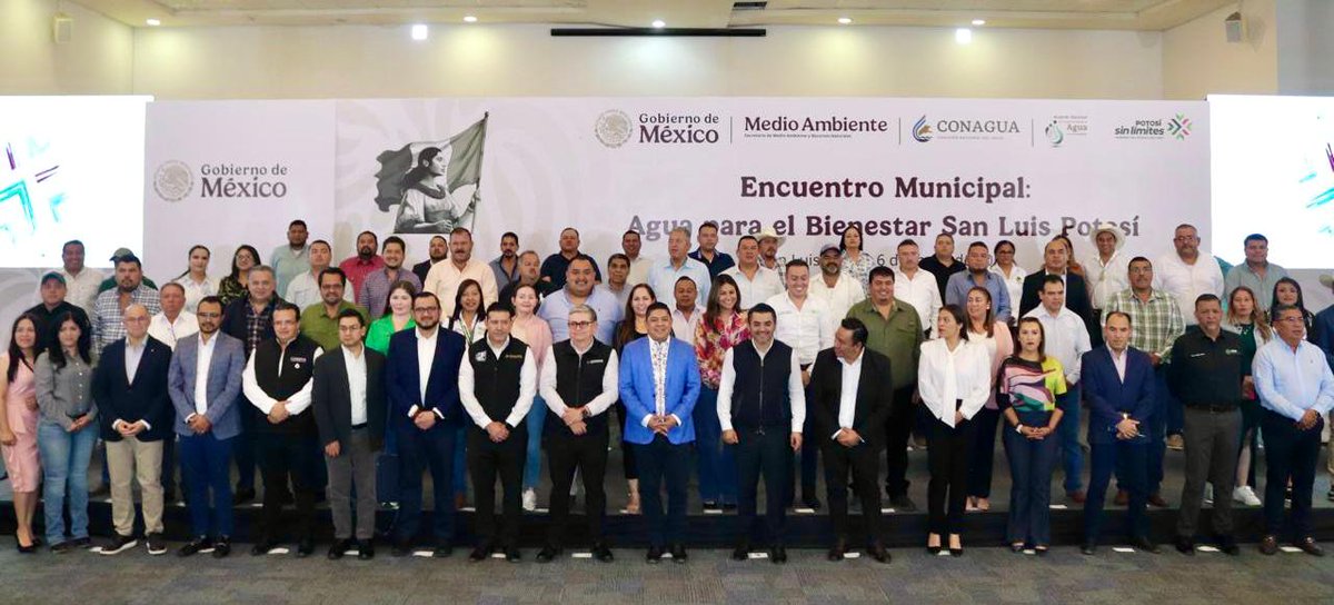 Efrainmoralesl's tweet photo. Hoy sostuvimos un muy productivo encuentro con el gobernador de San Luis Potosí, @RGC_Mx y las presidentas y presidentes municipales del estado para trabajar juntos en los proyectos de infraestructura de #agua para beneficio de la gente de #SanLuisPotosí. https://t.co/ekKdafGgEf