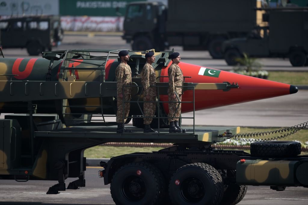 Öküze tapanların ülkesi Hindistan, dost ve kardeş ülke Pakistan'a savaş ilan etmiş.

Tarafımız bellidir.

Pakistan Zindabad.

Çok Yaşa Pakistan.