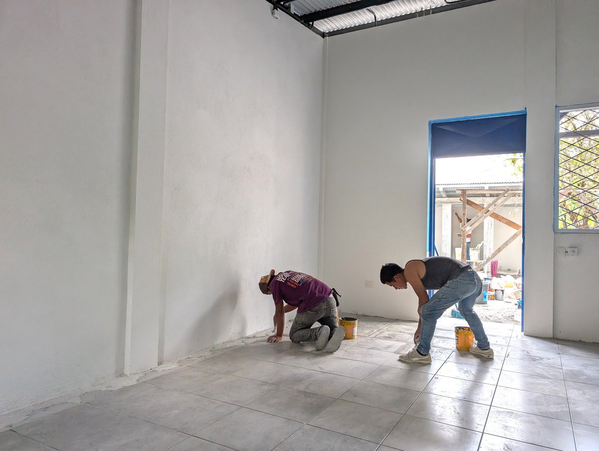 Can we take a moment to appreciate these stunning doors, windows, and floors? 👏🚪 This has all been installed at the school we're building in Guatemala in partnership with Seeds for Progress. 🏫🌱 We love that this vibrant shade of blue provides a pop of color to the school!