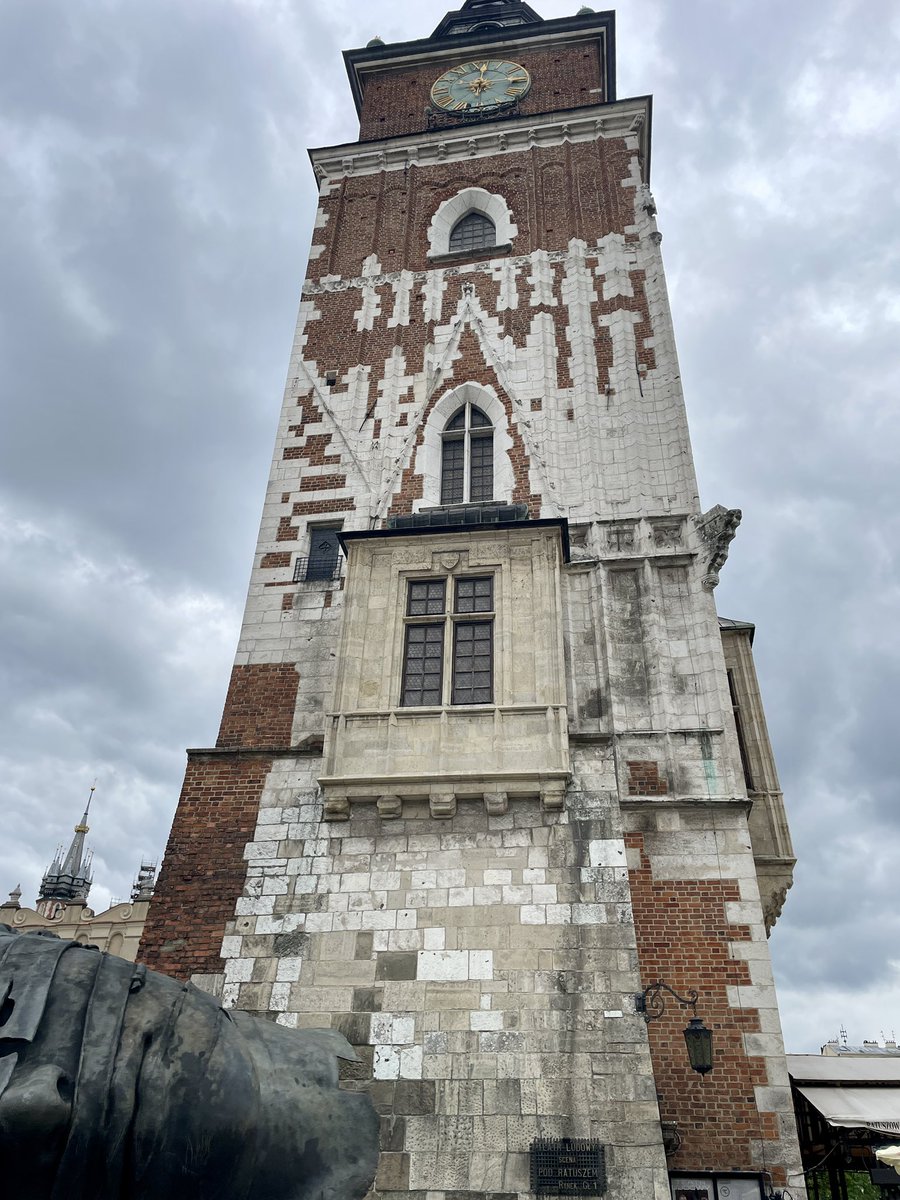 cathal686's tweet photo. #100daysofwalking 
What a beautiful city. Highly recommend a city break. A lot of steps covered today 😴😴 https://t.co/UpRTPqgCzf