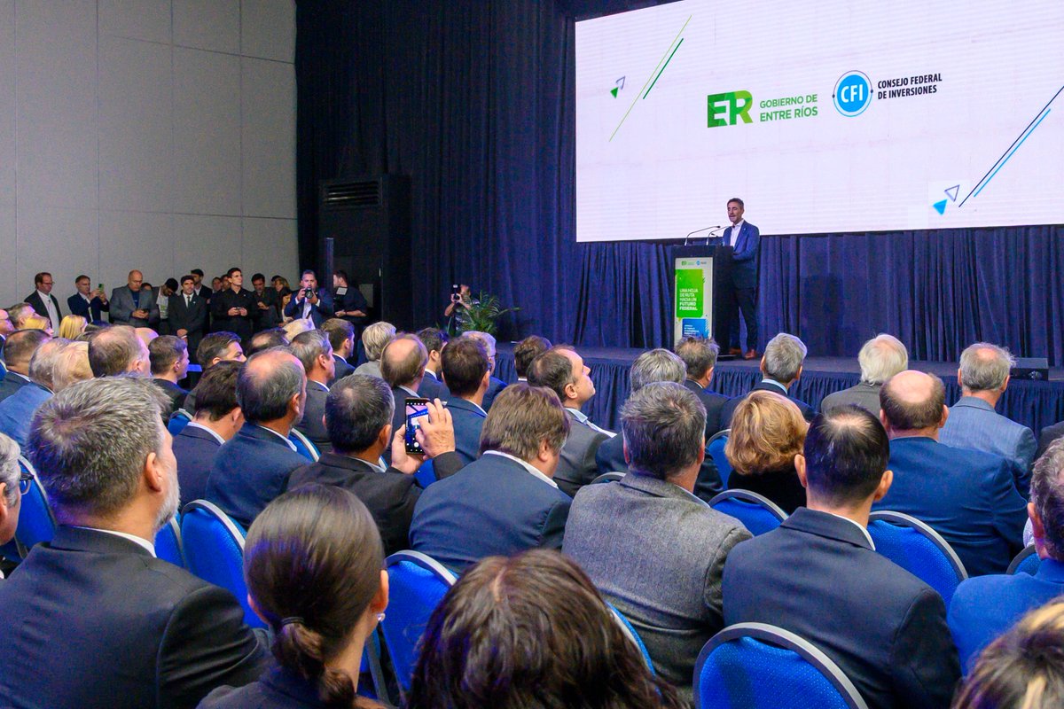 ENCUENTRO FEDERAL POR EL DESARROLLO PRODUCTIVO

Estuve representando a La Pampa en la Jornada de Trabajo organizada por el <a href="/CFI_Argentina/">CFI</a> y el Gobierno de Entre Ríos, junto a otros mandatarios provinciales y referentes del sector público y privado, con el objetivo de construir