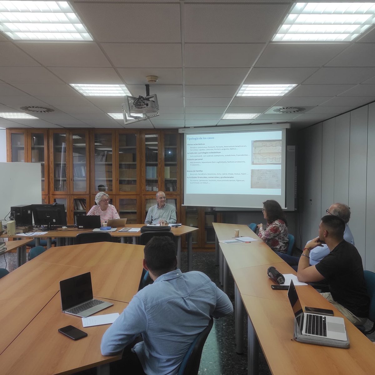 En el marco de las actividades organizadas por el máster del área de Historia Moderna,  ayer contamos con la compañía de Isabelle Poutrin (<a href="/Ipoutrin/">Isabelle Poutrin</a> miembro de nuestro CA). No le perdáis la pista al magnífico proyecto del que nos habló, ROTAROM17 👏🏼📸