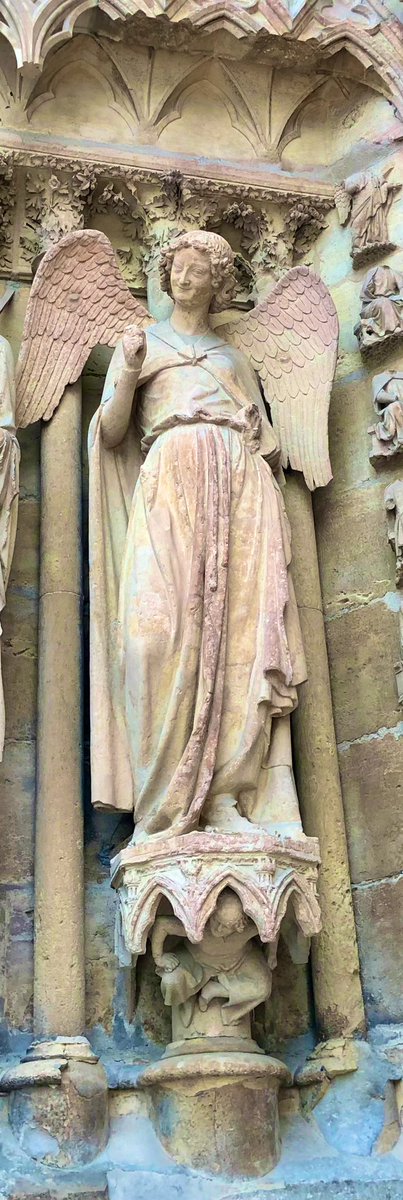 carolyn_ra's tweet photo. O Lord, grant us a quiet night and a peaceful end. #Compline #SmilingAngel of Reims watch over us this eve. https://t.co/eBnSH8fP3A