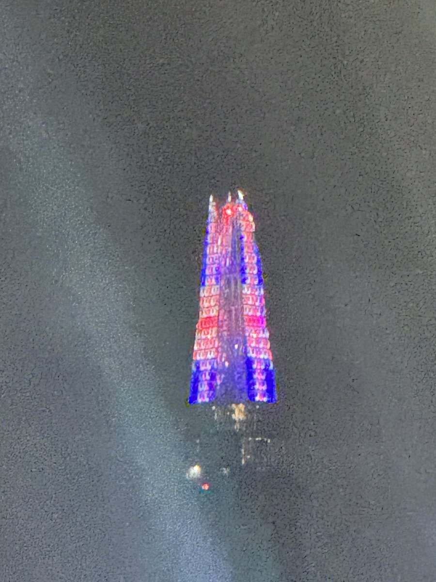 London looking resplendent tonight 

#VEDay80