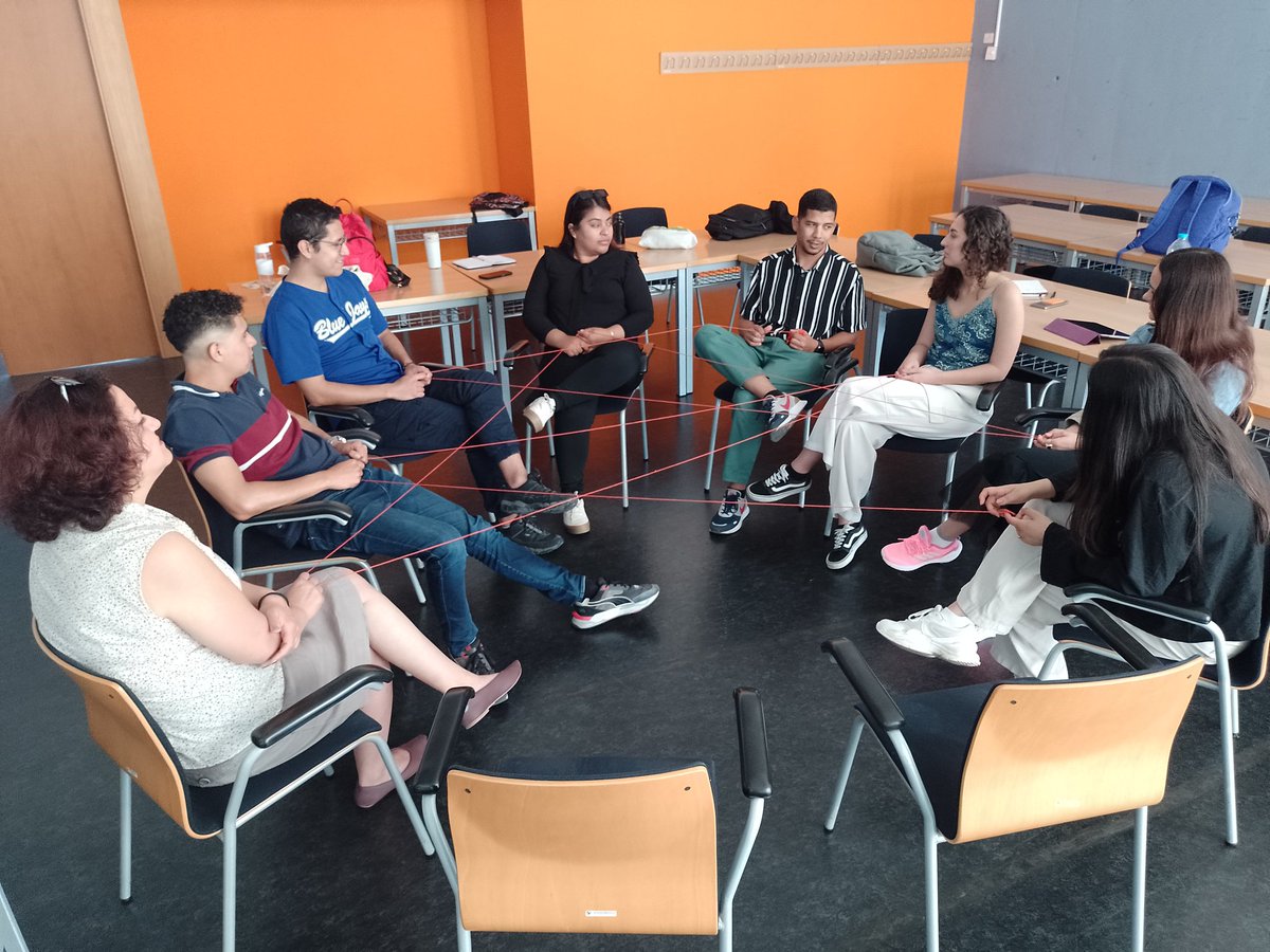 Dr. Juan Manuel Jiménez Robles (@jmj_robles) on Twitter photo Esta mañana hicimos la dinámica del "Círculo de #paz", con estudiantes americanos, asiáticos, europeos y africanos del <a href="/peacemasteruji/">peacemasteruji</a>, en la "Escuela de Doctorado" de la <a href="/UJIuniversitat/">Universitat Jaume I</a>. La paz nos sugiere distintos colores, sabores y olores, en función de nuestra procedencia. Esta mañana hicimos la dinámica del "Círculo de #paz", con estudiantes americanos, asiáticos, europeos y africanos del <a href="/peacemasteruji/">peacemasteruji</a>, en la "Escuela de Doctorado" de la <a href="/UJIuniversitat/">Universitat Jaume I</a>. La paz nos sugiere distintos colores, sabores y olores, en función de nuestra procedencia.