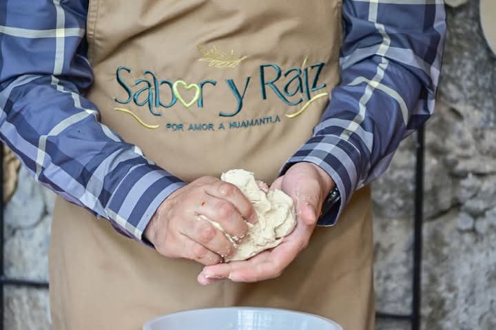 El episodio 5 de Sabor y Raíz "Por Amor a Huamantla" está casi listo, y me emociona mucho compartirlo con ustedes porque es una receta muy íntima de la familia de Lucy. Jueves 6PM capítulo completo y mañana un adelanto en el programa de radio “Hola Presidente”.