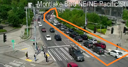 NE 와키아쿰 로드에서 몬트레이크 블러바드 NE 충돌이 NB 오른쪽 차선을 막고
