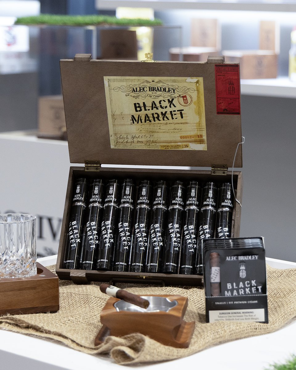 Our best-selling blend. Now in two new formats.

Black Market Smalls for when time is tight. Tubos for when you’re on the move.

Which one are you lighting up first?