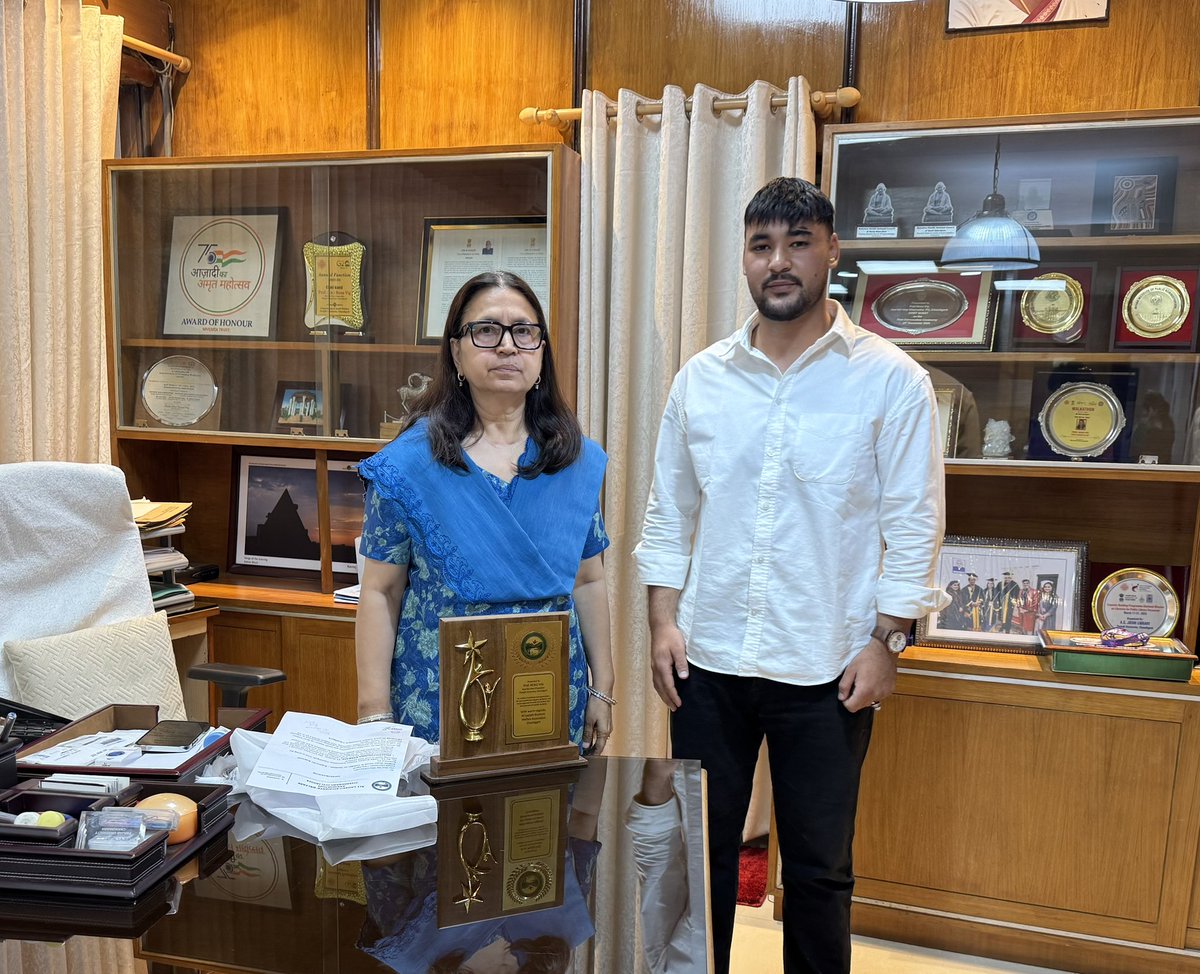 (ALSWAC), along with other union members, held a productive meeting with the Vice-Chancellor (VC) of Panjab University, Chandigarh. 
 ALSWAC raised the pressing issue of reducing hostel fees for Scheduled Tribe (ST) students to ensure better accessibility and affordability.