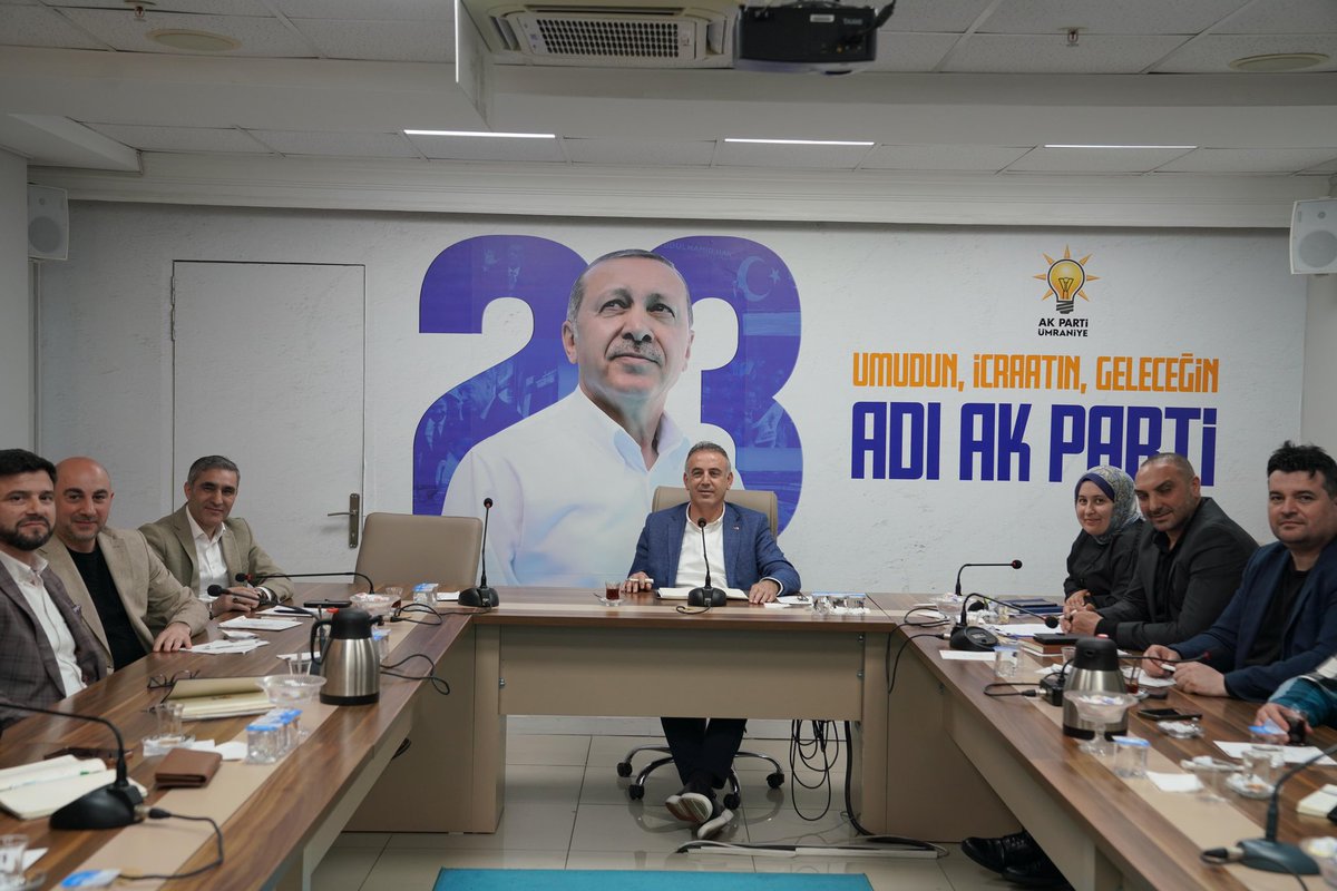 AkUmraniye's tweet photo. İlçe Başkanımız @cetinkaya_salim'ın başkanlığında; Haftalık Olağan Yönetim Kurulu toplantımız gerçekleştirildi. 

📍AK Parti Ümraniye İlçe Başkanlığı https://t.co/Hj4YuZ3U9K