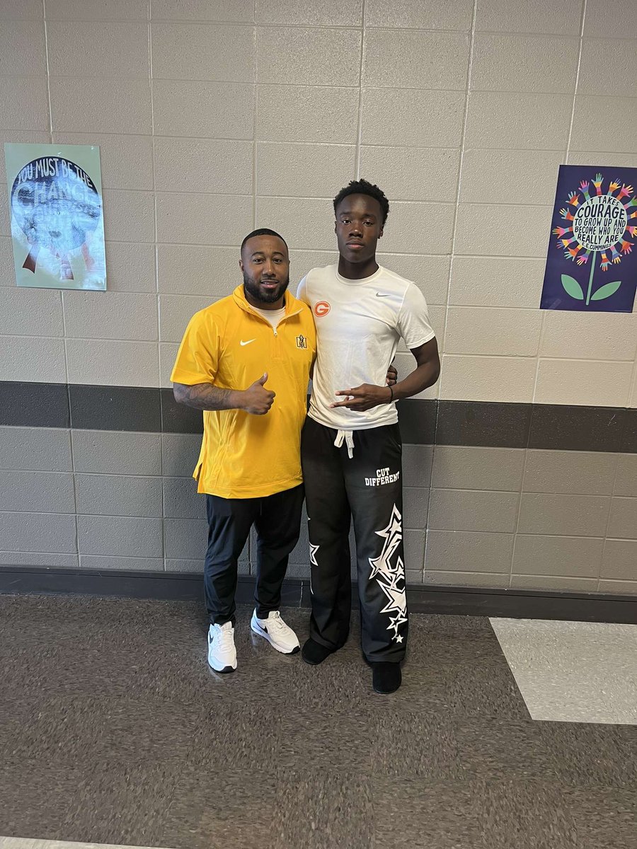 CJ_2110's tweet image. Great conversation with @coachJWilliams6 from Murray State today. Appreciate you for talking with me today!