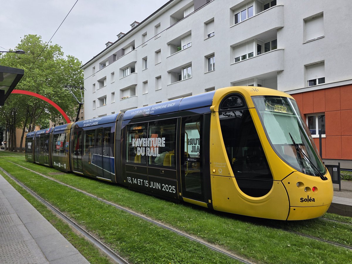 VincentD_91's tweet image. Il est magnifique ce tram 🤩😁🙏
@citedutrain #Mulhouse #Solea

J'étais dedans mais trop de monde pour faire une photo en descendant, j'ai attendu qu'il repasse dans l'autre sens quelques minutes plus tard...