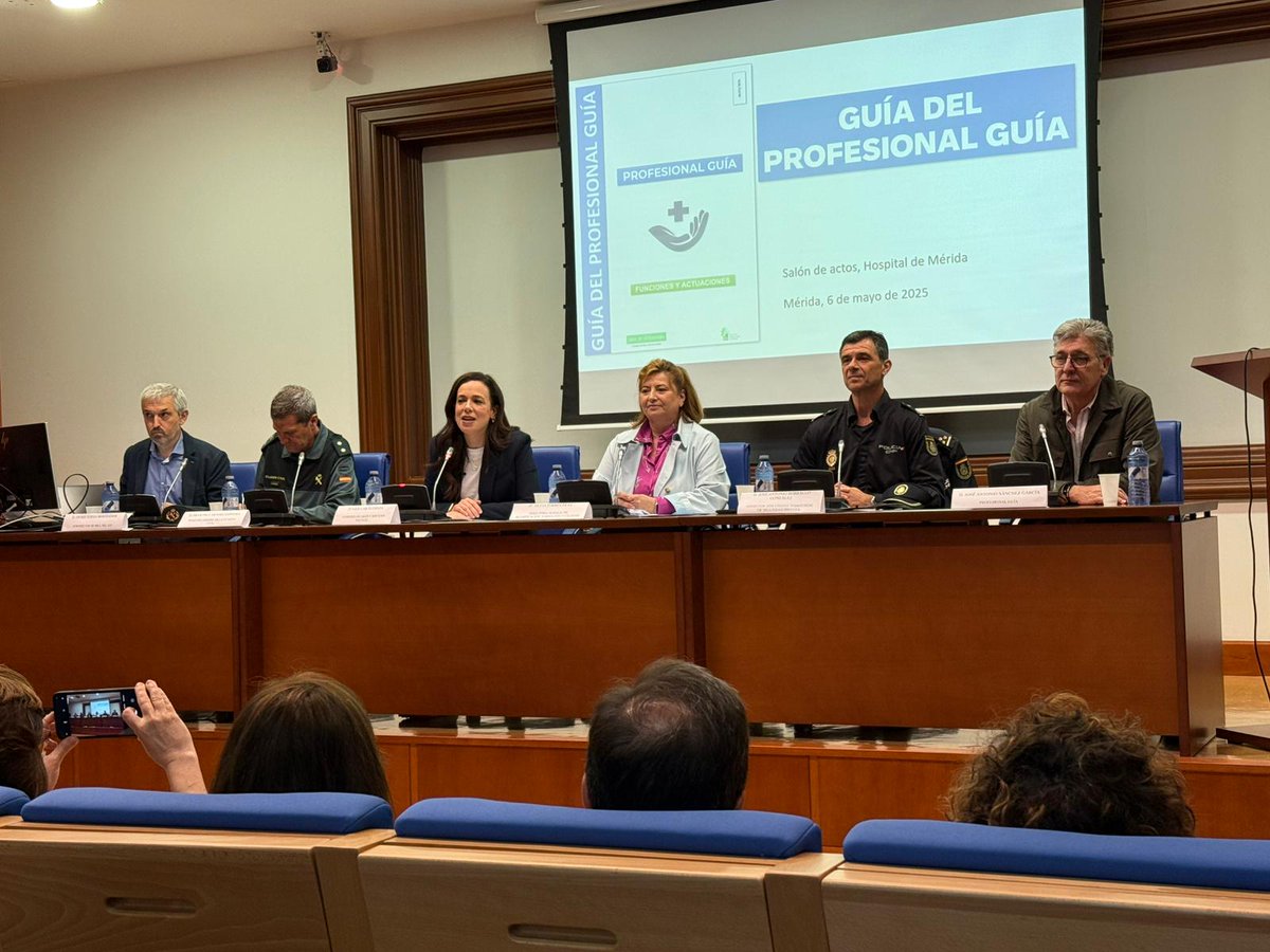 CopExtremadura's tweet image. ℹ️ La decana del #COPEX, Rosa María Redondo Granado estuvo presente en la presentación de la Guía del Profesional ante las Agresiones a Sanitarios. Más información en nuestra web 👉 t.ly/14LX-
#saludmental #psicologiaenatencionprimaria #psicologiaencentrosdemayores