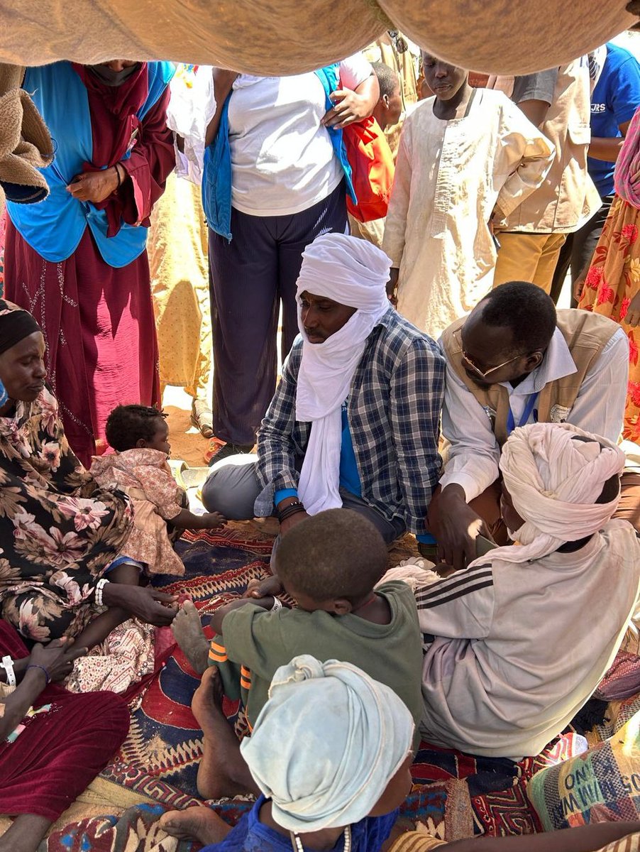 AhouansouPat's tweet image. Today, I am in Ourecassoni, Chad, where new refugees are still coming from Sudan. I discussed with Hanan, a mother of six children whose husband was killed in 2024. Her boy Yasser, whose arm was cut up, 3 days ago, is devastated. He is urgently admitted at the hospital by UNHCR.