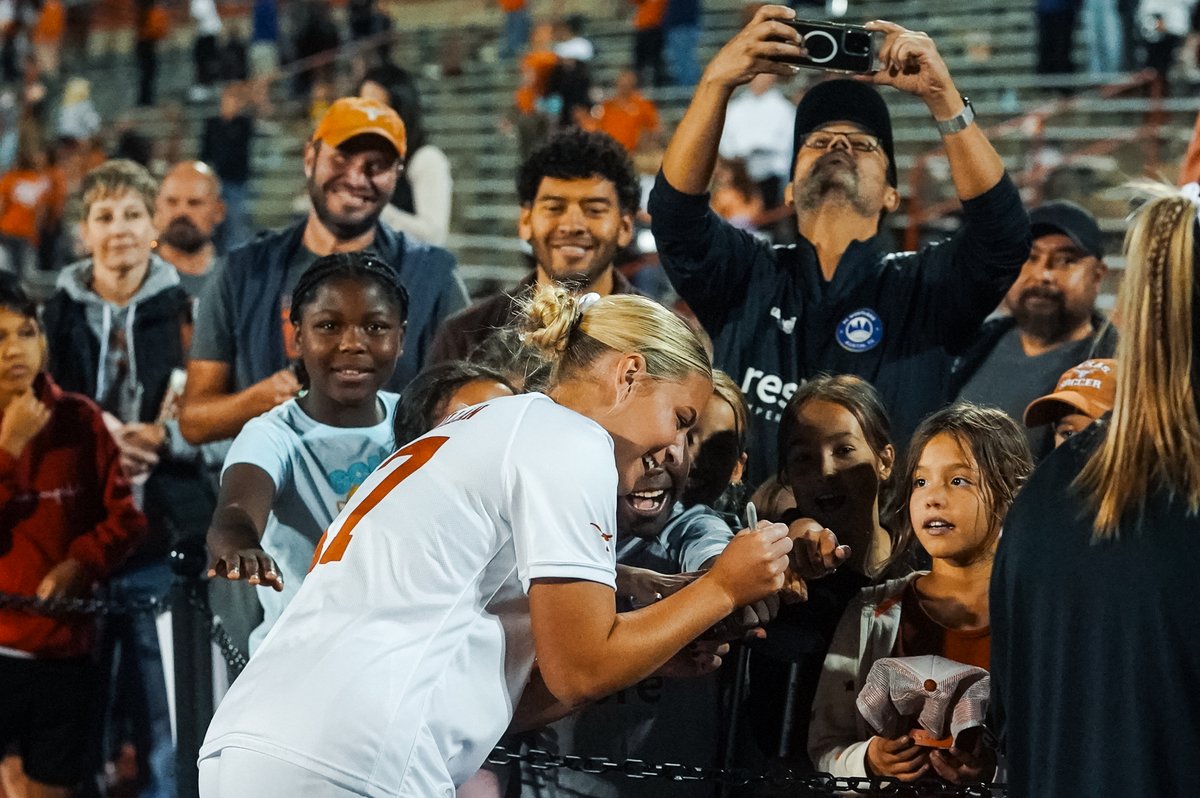 happy birthday <a href="/mollymacmillan6/">Molly MacMillan</a> 🥳🤘

#HookEm