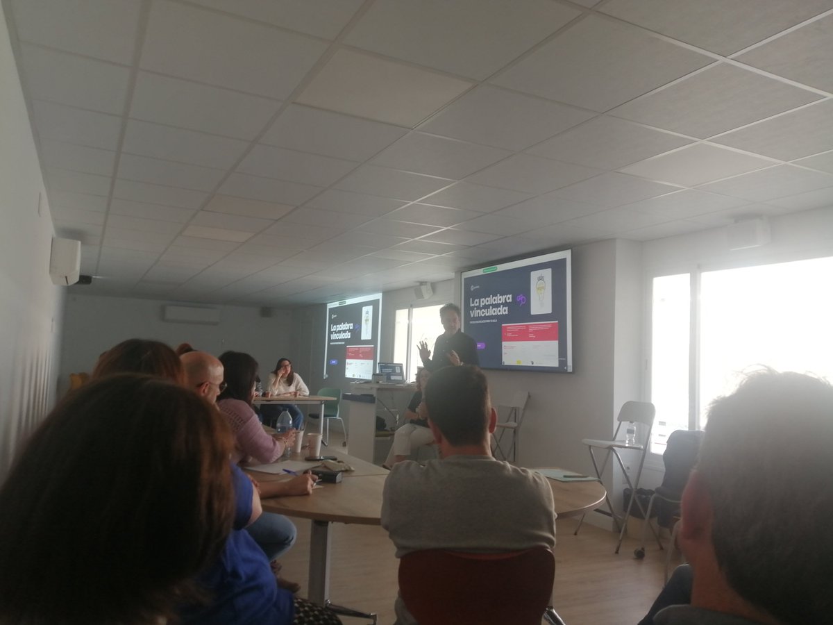 Taller "La lectura vinculada: proyectos eficaces para tu aula", a cargo de Antonio Rodríguez y Olga Valenzuela, en las "Jornadas de la <a href="/BECREA_CORDOBA/">Red BECREA_CÓRDOBA</a>". ¡Muchísimas gracias a Antonio y a Olga por hacernos disfrutar! <a href="/cepcordoba/">CEP Córdoba</a>