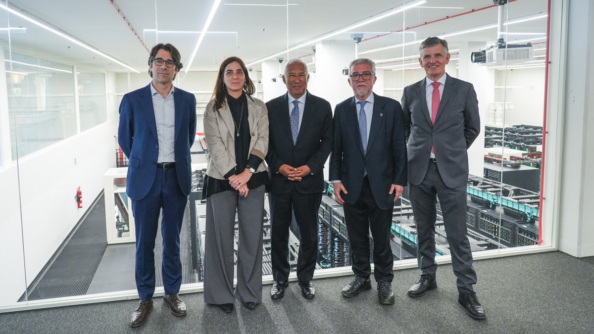 BSC-CNS (@bsc_cns) on Twitter photo 🔘Hoy hemos recibido la visita de António Costa, <a href="/eucopresident/">António Costa</a>, presidente del <a href="/EUCouncil/">EU Council</a>, junto a una delegación del Consejo Europeo
💻 Acompañado por la consellera de <a href="/recercauniscat/">Recerca i Universitats</a>, Núria Montserrat, ha podido visitar el supercomputador #MareNostrum5 y conocer detalles 🔘Hoy hemos recibido la visita de António Costa, <a href="/eucopresident/">António Costa</a>, presidente del <a href="/EUCouncil/">EU Council</a>, junto a una delegación del Consejo Europeo
💻 Acompañado por la consellera de <a href="/recercauniscat/">Recerca i Universitats</a>, Núria Montserrat, ha podido visitar el supercomputador #MareNostrum5 y conocer detalles