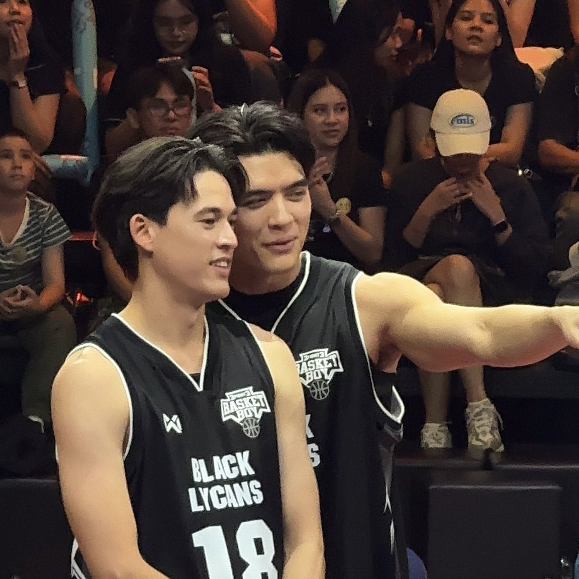 septemty's tweet photo. จอสกวิน size diff / height diff แบบไม่มีอะไรมากั้น ทั้งส่วนสูง ทั้งขนาดตัว perfect combination ที่สุดจะเกิดขึ้นบนโลก https://t.co/87MzCHtGWF