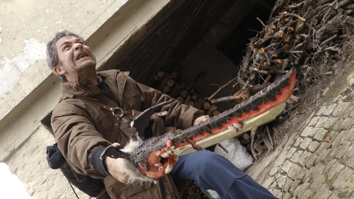 <a href="/cinecutre/">Cinecutre / CutreCon / SalaZeta</a> 🥇 El gran ganador fue #TheOldManandtheDemonSword #ElViejoYLaEspada 🇵🇹 de Fábio Powers. Una joya de fantasía épica rural, con un albañil jubilado como héroe, espadas demoníacas y humor pueblerino. Una oda al cine de serie B de los 80 y 90 ⚔️🍷 👉 Detalles: desdeelsofacineytv.com/cutrecon-14-lo…