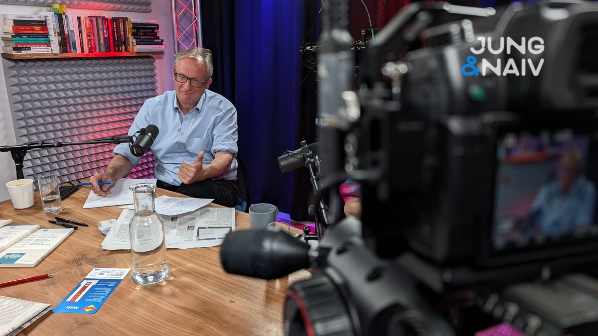 aahsh's tweet image. #BehindTheScenes of @JungNaiv
Live: #DerEntscheidendePunkt zur Wahl von Merz
Mit Albrecht von Lucke @blaetter, Ulrike Herrmann @tazgezwitscher, Hans Jessen & @TiloJung
youtube.com/live/9Ui9x_ngJ…