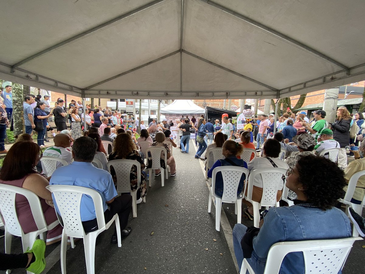 El pasado domingo disfrutamos de la Retreta Municipal Tulio Alberto Mejía Garcés, junto a la Banda Paisa, en una jornada llena de música, arte y cultura.🎶

Invitamos a toda la comunidad a acompañarnos el próximo 11 de mayo, para celebrar el Día de la Madre.