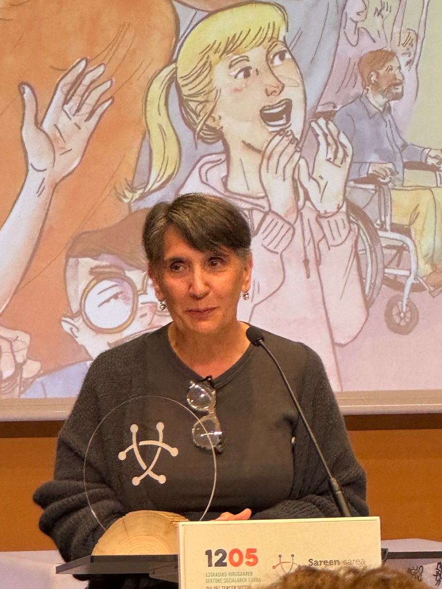 Nuestra compañera Concha Clavero recibe el Sareen Saria 2025 por su compromiso con la inclusión, la igualdad y el impulso al tercer sector. Una mujer referente, admirada y querida por muchxs. ¡Enhorabuena, Concha! #sareensaria2025