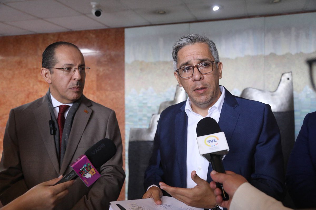 Hoy, junto al Dr. Humberto Tapia, asambleísta por Loja, presentamos el Código Orgánico de la Salud, una propuesta construida con responsabilidad y visión de futuro, que busca garantizar que el derecho a la salud sea una realidad tangible y de aplicación directa para todos los