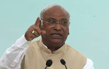Bindeshwari__saw (@sawbindeshwari) on Twitter photo рдорд▓реНрд▓рд┐рдХрд╛рд░реНрдЬреБрди рдЦрдбрд╝рдЧреЗ рдХреЛ рдХрд╛рдВрдЧреНрд░реЗрд╕ рдХреЗ рдЕрдзреНрдпрдХреНрд╖ рдкрдж рд╕реЗ рдЗрд╕реНрддреАрдлрд╛ рджреЗ рджреЗрдирд╛ рдЪрд╛рд╣рд┐рдП рдХреНрдпреЛрдВрдХрд┐ рдЕрдзреНрдпрдХреНрд╖ рдкрдж рдХреЗ рд░реВрдк рдореЗрдВ рдмреЗрд╣рдж рд╣реА рдЧреИрд░ рдЬрд┐рдореНрдореЗрджрд╛рд░рд╛рдирд╛ рдФрд░ рдЕрдирд╛рдк-рд╢рдирд╛рдк рдмрдпрд╛рди рдкрдкреНрдкреВ рдХреЗ рджрдмрд╛рд╡ рджреЗ рд░рд╣реЗ рд╣реИрдВ рд▓рдЧрддрд╛ рд╣реИ рд╡рд╣ рдмрд┐рд▓реНрдХреБрд▓ рд╣реА рд░реАрдв рд╡рд┐рд╣реАрди рдЕрдзреНрдпрдХреНрд╖ рд╣реИрдВ рд░рд╛рдВрдЪреА рдореЗрдВ рдореЛрджреА рдХреЗ рд╕рдВрджрд░реНрдн рдореЗрдВ рджрд┐рдпрд╛ рдЧрдпрд╛ рдмрдпрд╛рди рдЗрд╕реА рдХреЗ рдирд┐рд╣рд┐рддрд╛рд░реНрде рд╣реИ рдорд▓реНрд▓рд┐рдХрд╛рд░реНрдЬреБрди рдЦрдбрд╝рдЧреЗ рдХреЛ рдХрд╛рдВрдЧреНрд░реЗрд╕ рдХреЗ рдЕрдзреНрдпрдХреНрд╖ рдкрдж рд╕реЗ рдЗрд╕реНрддреАрдлрд╛ рджреЗ рджреЗрдирд╛ рдЪрд╛рд╣рд┐рдП рдХреНрдпреЛрдВрдХрд┐ рдЕрдзреНрдпрдХреНрд╖ рдкрдж рдХреЗ рд░реВрдк рдореЗрдВ рдмреЗрд╣рдж рд╣реА рдЧреИрд░ рдЬрд┐рдореНрдореЗрджрд╛рд░рд╛рдирд╛ рдФрд░ рдЕрдирд╛рдк-рд╢рдирд╛рдк рдмрдпрд╛рди рдкрдкреНрдкреВ рдХреЗ рджрдмрд╛рд╡ рджреЗ рд░рд╣реЗ рд╣реИрдВ рд▓рдЧрддрд╛ рд╣реИ рд╡рд╣ рдмрд┐рд▓реНрдХреБрд▓ рд╣реА рд░реАрдв рд╡рд┐рд╣реАрди рдЕрдзреНрдпрдХреНрд╖ рд╣реИрдВ рд░рд╛рдВрдЪреА рдореЗрдВ рдореЛрджреА рдХреЗ рд╕рдВрджрд░реНрдн рдореЗрдВ рджрд┐рдпрд╛ рдЧрдпрд╛ рдмрдпрд╛рди рдЗрд╕реА рдХреЗ рдирд┐рд╣рд┐рддрд╛рд░реНрде рд╣реИ