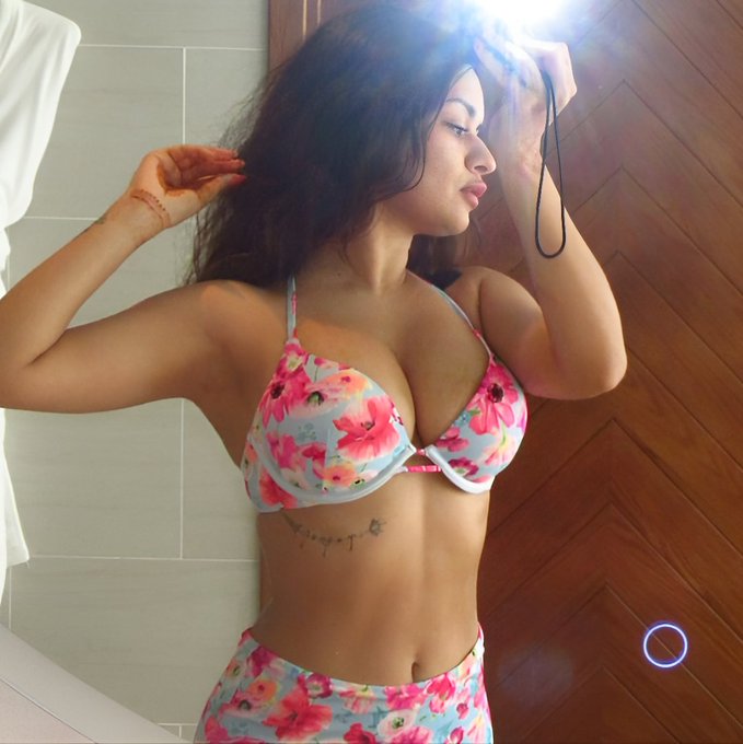 GqSH_b_XsAAVGWJ?format=jpg&name=small