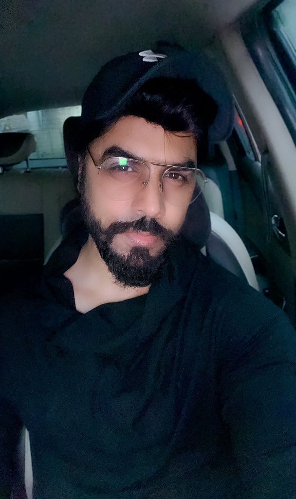 RAVISHRATHI2's tweet photo. Love Black 🖤🖤 https://t.co/wfJsON3fI9