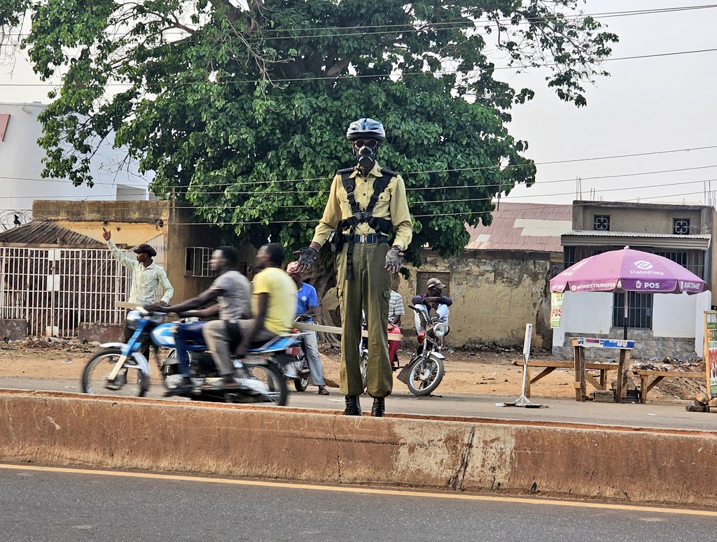 Even astronauts no get uniform reach this guy😂.