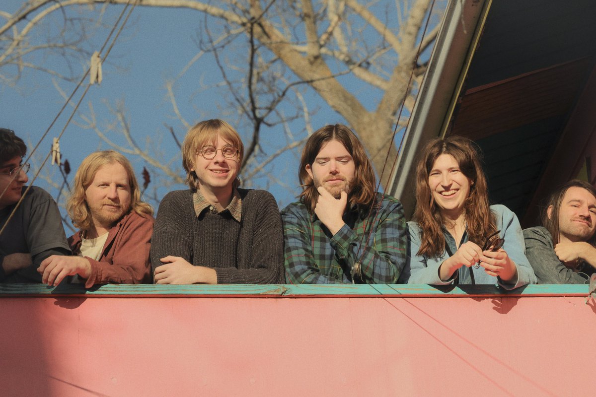 Pretty Eyes Lorraine out today, live staple now. mostly live in studio, proud!  
lnk.to/nzfcvwk1