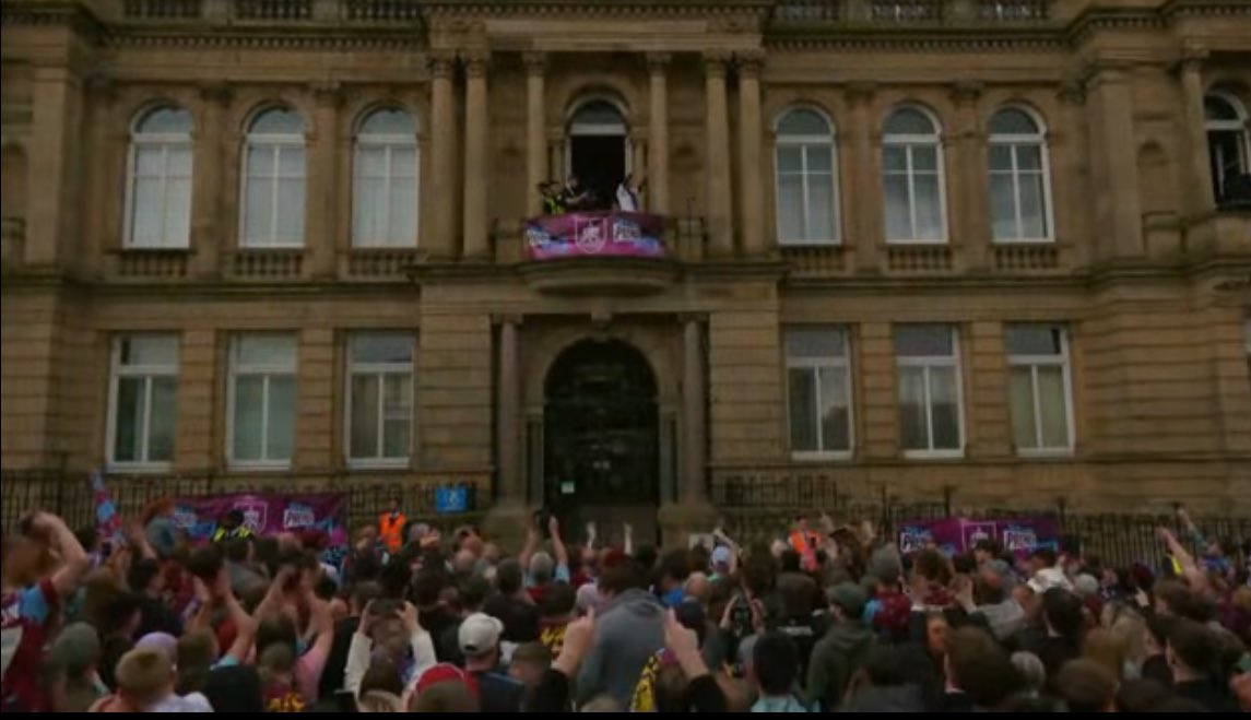 Leeds parade vs Burnley parade 😂😂😂😂😂