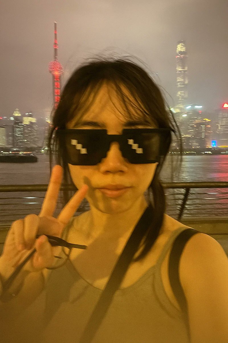 🗼
🌊🌊
✌️😎