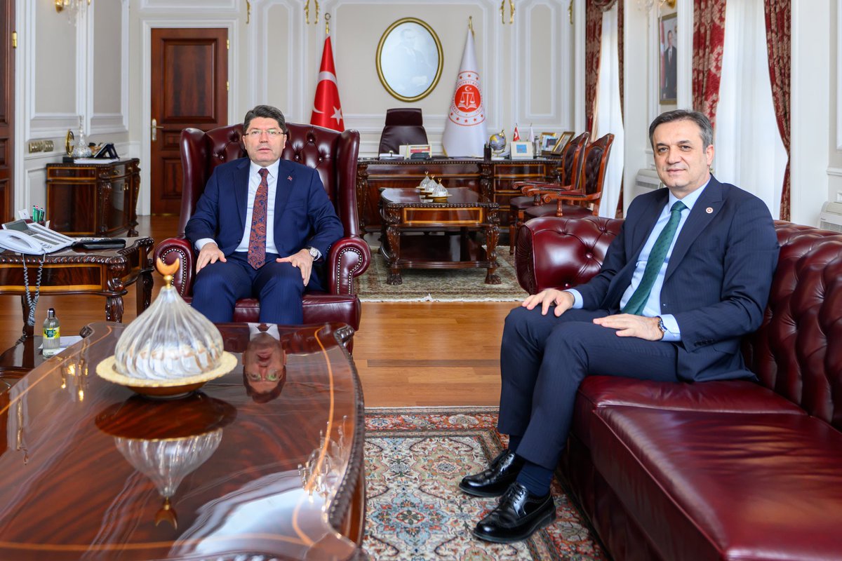 AK Parti Kahramanmaraş Milletvekilimiz Mevlüt Kurt'la Bakanlığımızda bir araya geldik.

İlimizde 6 Şubat depremlerinin izlerini tamamen silmek, adalet hizmetlerimizin etkinliğini daha da artırmak için yürüttüğümüz çalışmaları değerlendirdik. 

Milletvekilimize nazik ziyareti için