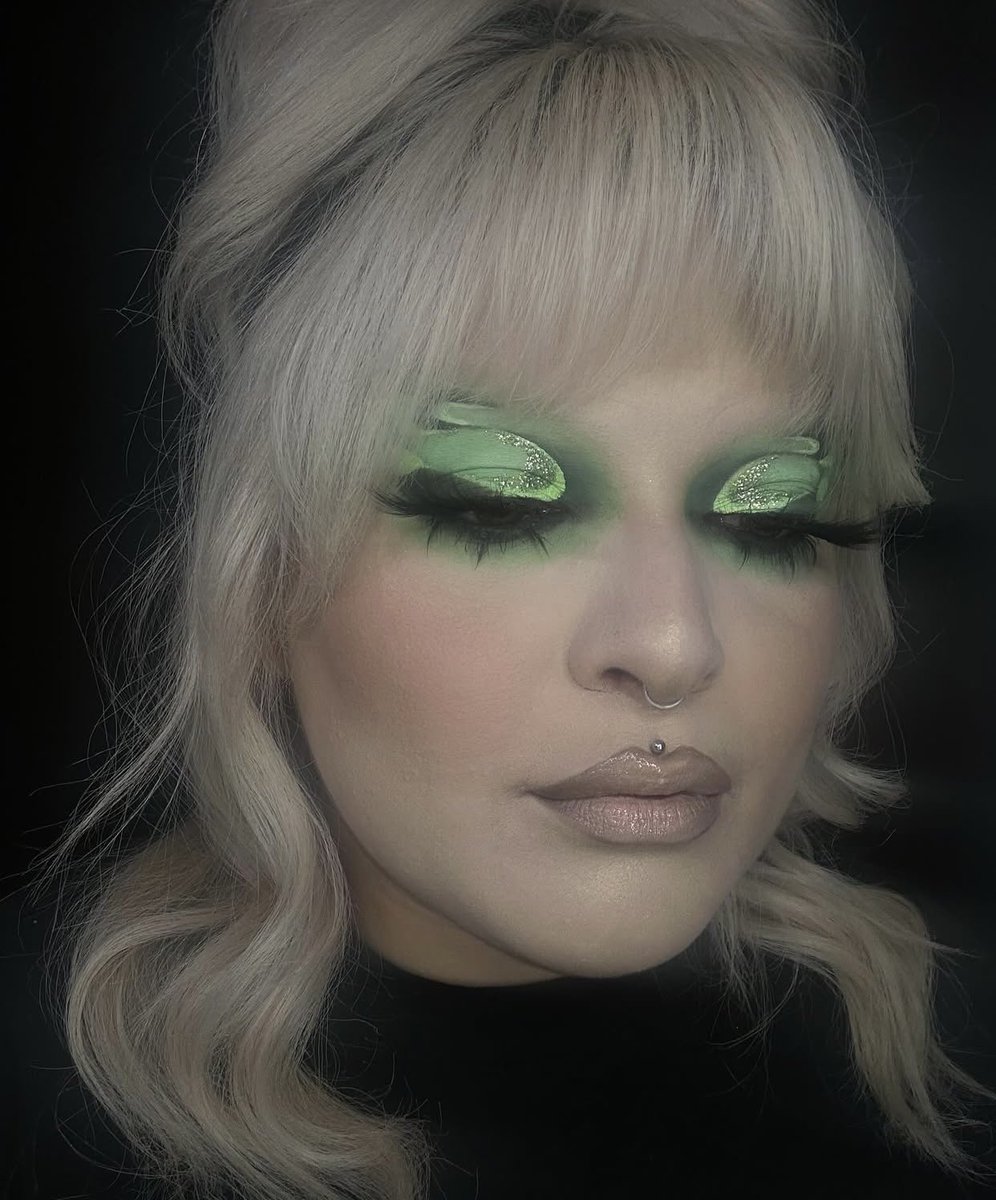 🧚 @Succuvus is an ethereal mint fairy in her #sugarpill Fun Size Too palette! 💚  #minteyeshadow #sugarpill #indiemakeup #womanowned #asianowned #pastelgoth #fairymakeup