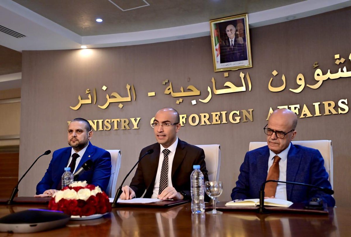 وزارة الشؤون الخارجية| MFA-Algeria (@algeria_mfa) on Twitter photo أشرف اليوم كاتب الدولة لدى وزير الشؤون الخارجية المكلف بالجالية الوطنية بالخارج، السيد <a href="/SECCNE_Chaib/">Sofiane Chaib | سفيان شايب</a> ، على افتتاح فعاليات اليوم التكويني الختامي لفائدة أعضاء الوفد القنصلي المكلف بتأطير موسم الحج ضمن البعثة الوطنية وهو اللقاء الاول من نوعه الذي يهدف للوقوف على مدى جاهزيتهم⬇️ أشرف اليوم كاتب الدولة لدى وزير الشؤون الخارجية المكلف بالجالية الوطنية بالخارج، السيد <a href="/SECCNE_Chaib/">Sofiane Chaib | سفيان شايب</a> ، على افتتاح فعاليات اليوم التكويني الختامي لفائدة أعضاء الوفد القنصلي المكلف بتأطير موسم الحج ضمن البعثة الوطنية وهو اللقاء الاول من نوعه الذي يهدف للوقوف على مدى جاهزيتهم⬇️
