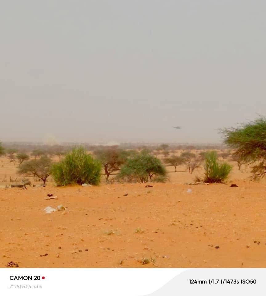 AgAnchawadje's tweet photo. J'ignore le message que les terroristes des Forces Armées Maliennes essayaient de faire passer en bombardant les véhicules de ce qu'ils considèrent comme leurs alliés (GATIA) venus en rescousse à leurs frères attaqués🥲. Mais je suis certain que la junte ne combat pas les terroristes pour la menace qu'ils représentent, mais pour ceux qu'elle pourrait atteindre en les assimilant aux terroristes, c'est-à-dire les Arabes et les Touaregs.