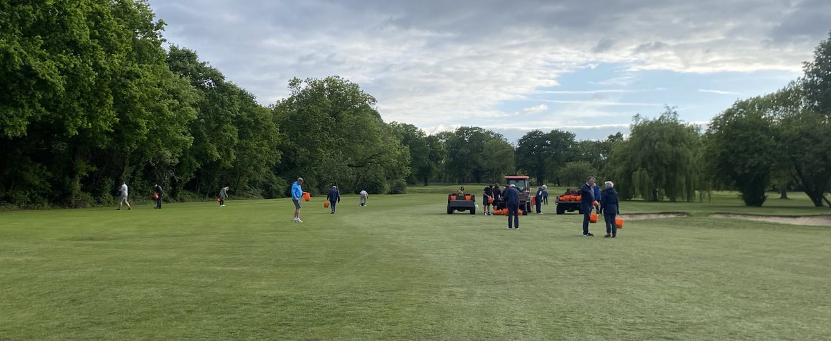 Divoting evening ⁦<a href="/EalingGolfClub/">Ealing Golf Club</a>⁩