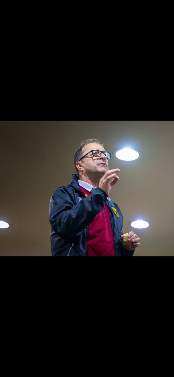 خطوه جميلة من جهاز فني نادي القادسية لعب لاعبين صغار و حارس صغير عشان يتعودون على الهزايم الكبيرة👌💯

#القادسيه_الكويت