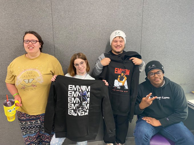 SebastianF4366's tweet photo. @daxtraxx @BGHSPurplesNews sebastian HAPPY birtheday cassndra  17 18 EMIEM 🥳🥳🥳🥳🥳🥳🥳😎😎😎😎 https://t.co/IMO5PWtFkS
