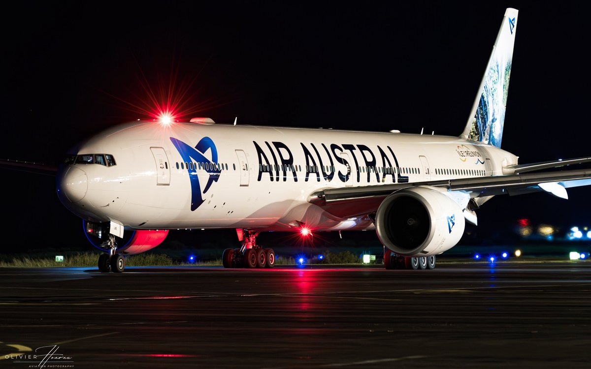 Push-Back completed, ready to go to #Paris ✈️ F-OLRE #AirAustral #boeing777 from Reunion Island 
#aviation #planespotting #boeing #b777