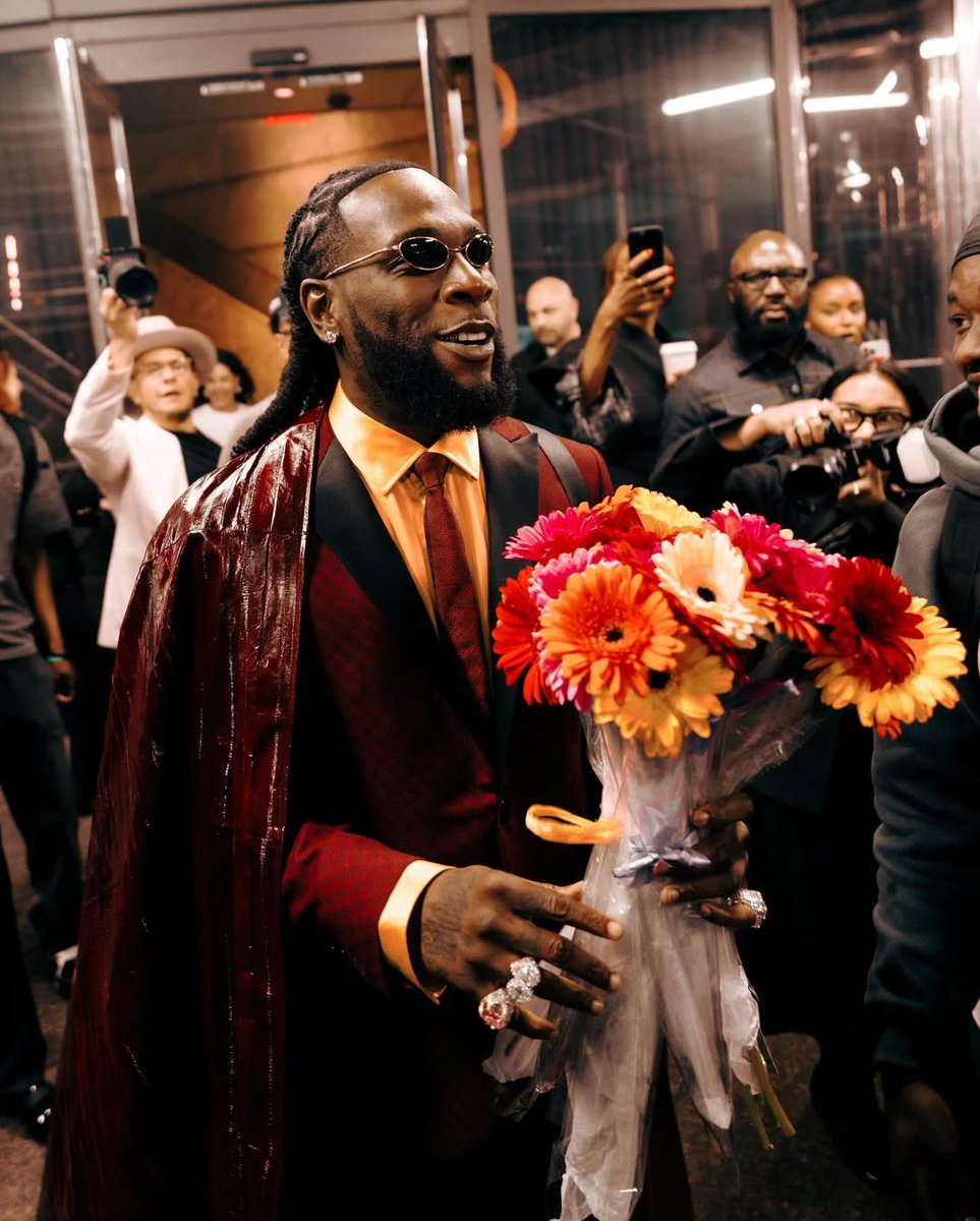 Burna Boy (@burnaboy) on Twitter photo Met Gala Monday, ancestral elegance. ๐#NOSIGNOFWEAKNESS
<a href="/Ozwald_Boateng/">Ozwald Boateng</a>
Nzoto ya classe, vibes ya mokolo Met Gala Monday, ancestral elegance. ๐#NOSIGNOFWEAKNESS
<a href="/Ozwald_Boateng/">Ozwald Boateng</a>
Nzoto ya classe, vibes ya mokolo