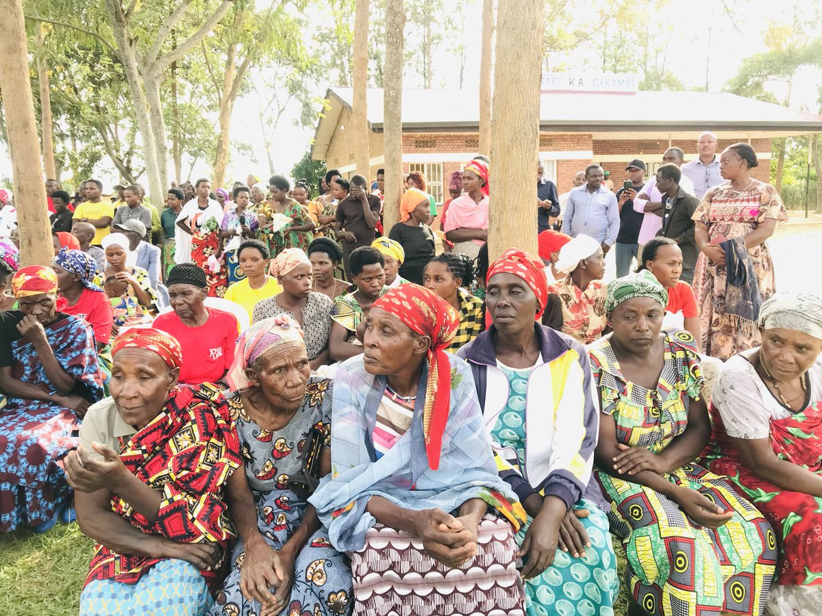 Bugesera District (@bugeseradistr) on Twitter photo Vice Mayor <a href="/umwalia9/">UMWALI Angelique</a> yakanguriye abaturage gukoresha neza ubutaka, bagakora igenamigambi rinoze ryubahiriza imikoreshereze y’ubutaka.
Mu rwego rwo kurushaho kubungabunga umutekano kandi,abitabiriye inteko basabwe kwirinda amakimbirane,ubusinzi,n’ibyaha bitandukanye muri rusange. Vice Mayor <a href="/umwalia9/">UMWALI Angelique</a> yakanguriye abaturage gukoresha neza ubutaka, bagakora igenamigambi rinoze ryubahiriza imikoreshereze y’ubutaka.
Mu rwego rwo kurushaho kubungabunga umutekano kandi,abitabiriye inteko basabwe kwirinda amakimbirane,ubusinzi,n’ibyaha bitandukanye muri rusange.